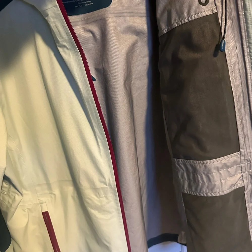 LL Bean women’s raincoat size medium - Picture 4 of 8